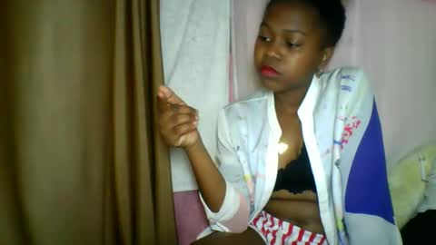 Snapshot of lara_belle chatting on 05/15/26, 11:01 lara_belle online show from 05/15/26, 11:01