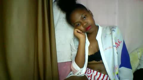 Snapshot of lara_belle chatting on 05/15/26, 11:12 lara_belle online show from 05/15/26, 11:12