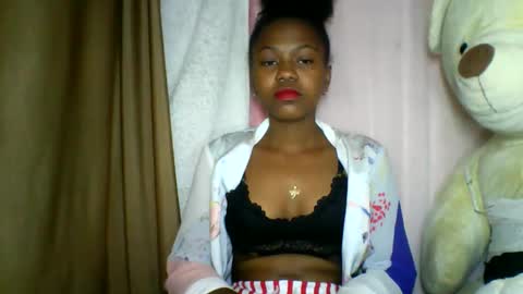 Snapshot of lara_belle chatting on 05/17/26, 12:19 lara_belle online show from 05/17/26, 12:19