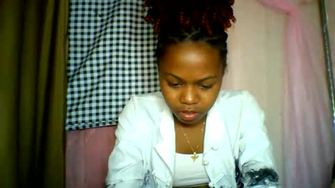 Snapshot of lara_belle chatting on 06/07/26, 04:44 lara_belle online show from 06/07/26, 04:44