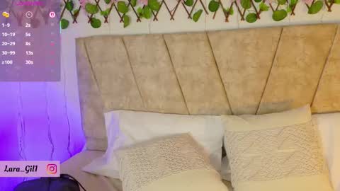 Lara Gill online show from 09/19/25, 01:01