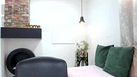      700  200   online show from 11/14/25, 07:45