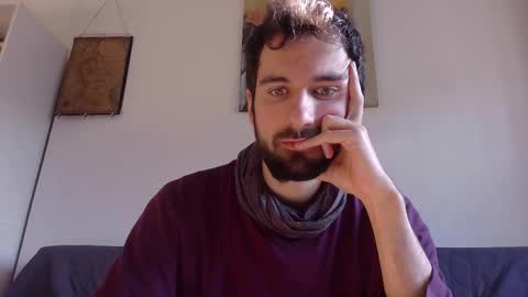 laraaan online show from 11/22/25, 09:41