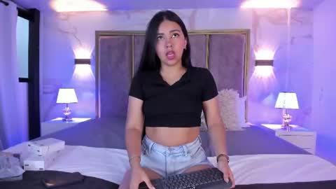 Snapshot of larabrook chatting on 07/19/26, 11:47 Lara online show from 07/19/26, 11:47