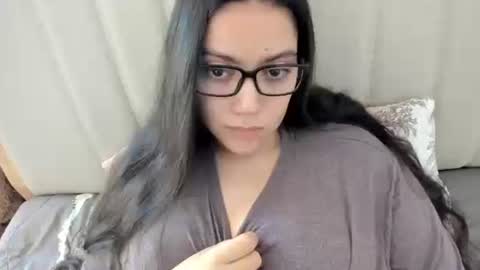 lara online show from 03/10/26, 03:39