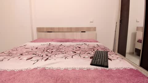 Lara online show from 01/10/25, 08:18