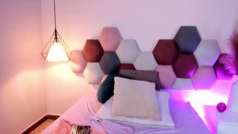  Lara Gold  online show from 12/31/24, 09:50