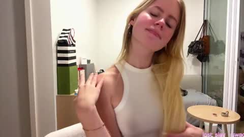 Stella online show from 03/03/26, 10:21