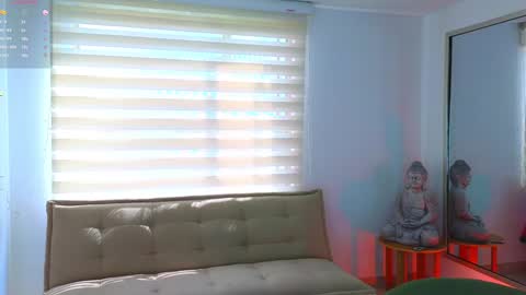 Snapshot of laralane_ chatting on 12/11/24, 04:09 Lara online show from 12/11/24, 04:09