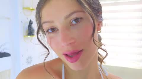 Snapshot of laralane_ chatting on 02/26/25, 06:21 Lara online show from 02/26/25, 06:21