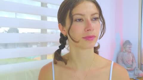Snapshot of laralane_ chatting on 03/08/25, 12:20 Lara online show from 03/08/25, 12:20