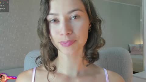 Snapshot of laralane_ chatting on 09/10/25, 01:44 Lara online show from 09/10/25, 01:44