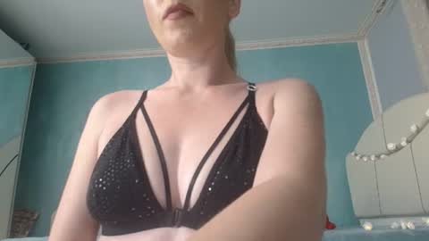 LaraLane online show from 06/15/26, 07:27