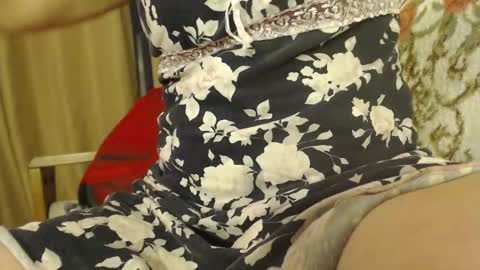 laralhotr online show from 03/01/25, 10:10