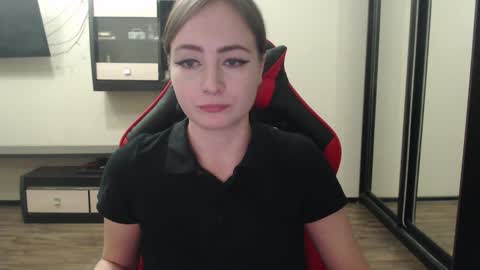 Laralianna online show from 01/12/25, 10:33