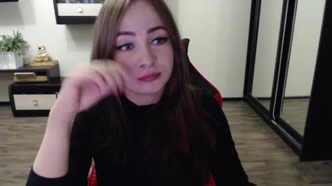 Laralianna online show from 09/18/25, 08:05