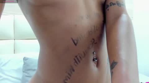 Snapshot of laramoon_ chatting on 02/17/25, 04:48 LARA online show from 02/17/25, 04:48