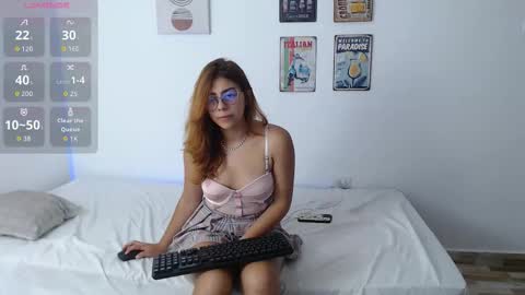 laramucci online show from 09/21/25, 07:48