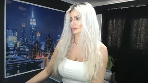 laras_moans online show from 12/13/24, 12:06