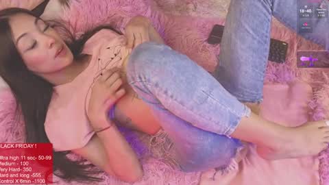 Lara Give it a thumbs up please its important  online show from 12/13/24, 06:10