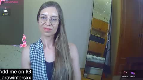 larawinters online show from 02/16/25, 01:36