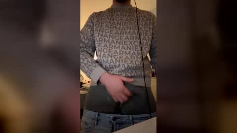 Snapshot of largedick1331 chatting on 12/19/25, 01:34 largedick1331 online show from 12/19/25, 01:34