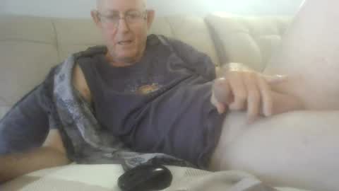 Snapshot of largerthan chatting on 06/13/26, 03:04 largerthan- say hi on entry online show from 06/13/26, 03:04
