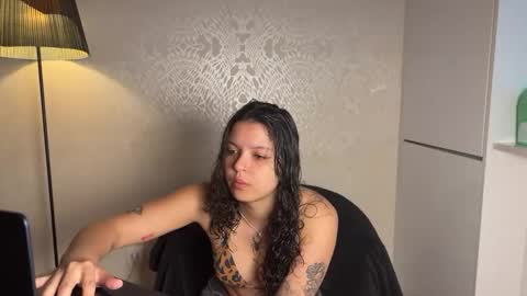 Snapshot of larirossi chatting on 05/18/26, 06:14 Rossi angel online show from 05/18/26, 06:14