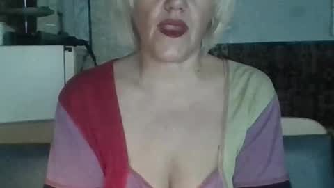 larisaq4ugo24 online show from 11/23/25, 10:37