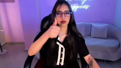 Snapshot of larisasmirnov chatting on 10/14/25, 03:40 Larisa Smirnov online show from 10/14/25, 03:40