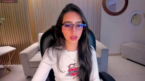 Snapshot of larisasmirnov chatting on 10/22/25, 04:46 Larisa Smirnov online show from 10/22/25, 04:46