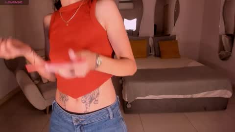 Larisa Smirnov online show from 11/12/25, 03:51