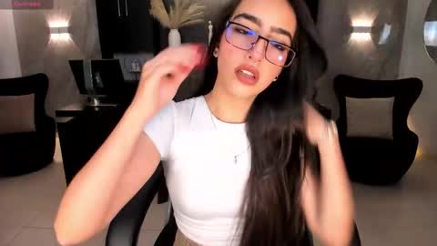 Larisa Smirnov online show from 12/23/25, 04:10