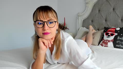 Larissa online show from 12/10/24, 12:05