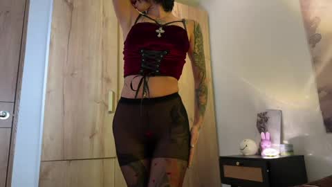 Snapshot of larissa_baker chatting on 06/09/26, 09:43 isa 3 online show from 06/09/26, 09:43
