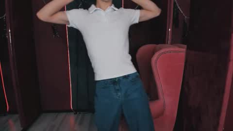 Snapshot of larry_project chatting on 11/01/25, 02:02 Larry online show from 11/01/25, 02:02