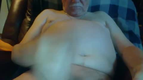 Snapshot of larryw01 chatting on 09/11/25, 03:01 larryw01 online show from 09/11/25, 03:01