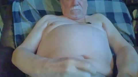 Snapshot of larryw01 chatting on 10/20/25, 02:39 larryw01 online show from 10/20/25, 02:39