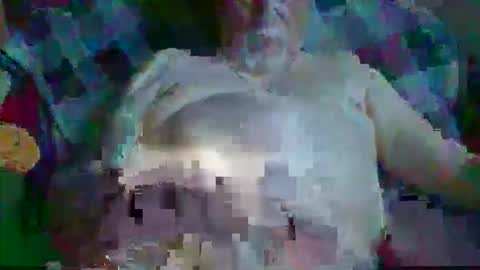 Snapshot of larryw01 chatting on 05/27/26, 01:52 larryw01 online show from 05/27/26, 01:52