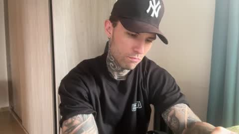 Snapshot of larsskeet chatting on 06/25/26, 06:01 larsskeet online show from 06/25/26, 06:01