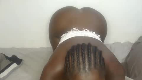 larvy12 online show from 05/05/26, 02:03