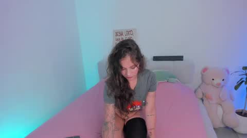 Snapshot of lary_holly chatting on 06/09/26, 02:12 Lary online show from 06/09/26, 02:12