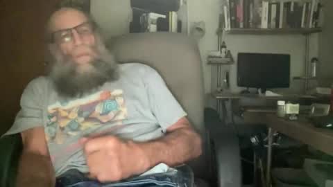 chris online show from 11/09/25, 04:55