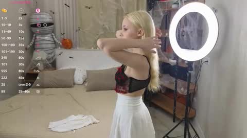 Emilia for my friends Amy online show from 11/05/25, 01:16