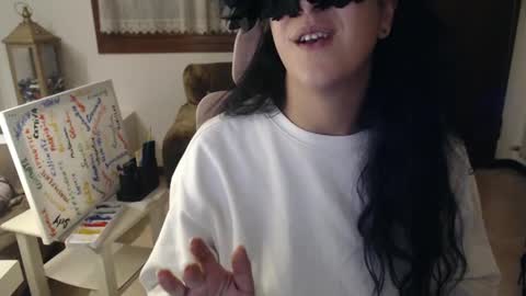 Auri online show from 03/01/25, 10:42