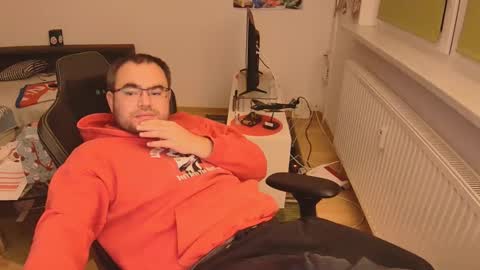 latexboy893 online show from 12/16/25, 12:15