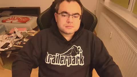 latexboy893 online show from 12/21/25, 09:11