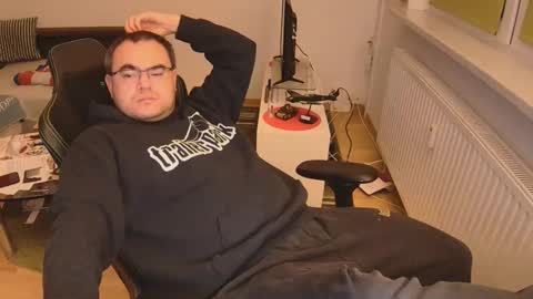 latexboy893 online show from 12/22/25, 05:54