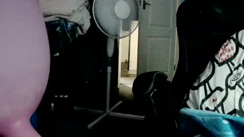 Snapshot of latexchris77 chatting on 08/04/26, 06:43 latexchris77 online show from 08/04/26, 06:43