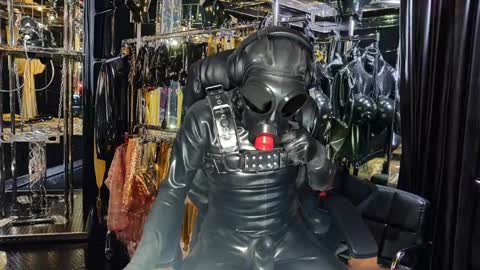 latexlover202 online show from 12/22/24, 11:09